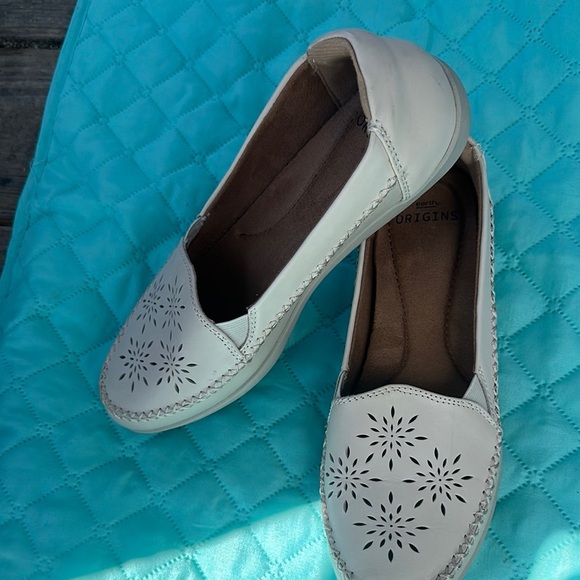 Earth Origins White Slip-On Flats with Cutout Design - Picture 3 of 5